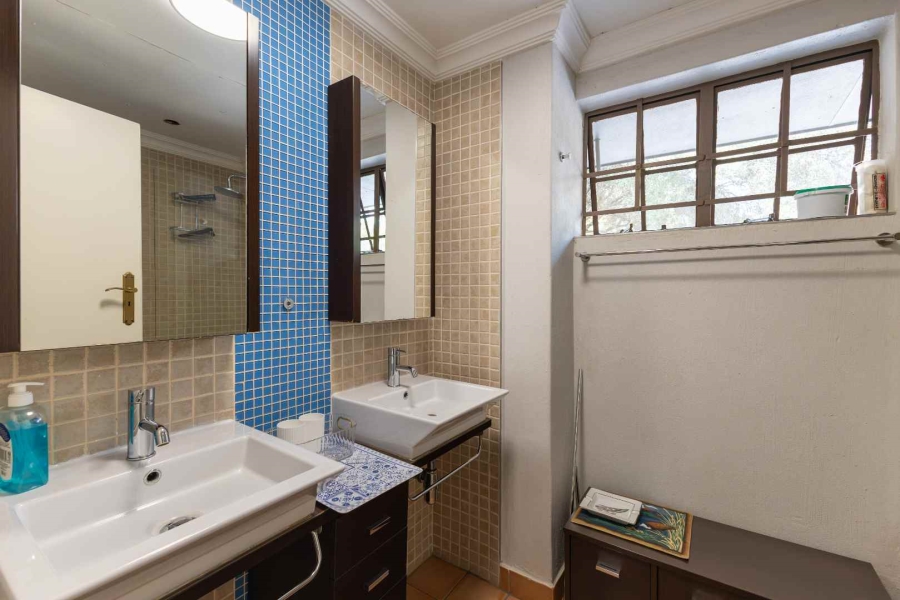 4 Bedroom Property for Sale in Nieuw Muckleneuk Gauteng