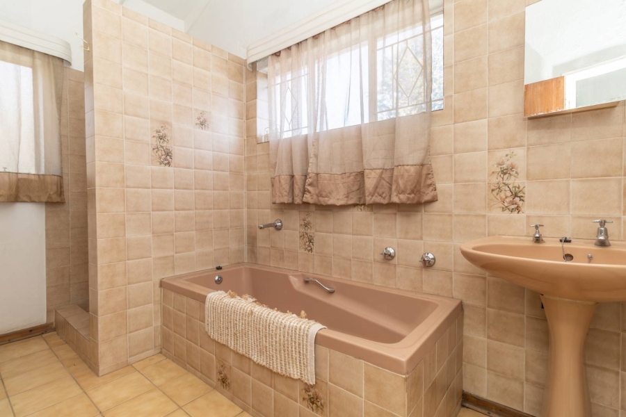 4 Bedroom Property for Sale in Helderkruin Gauteng