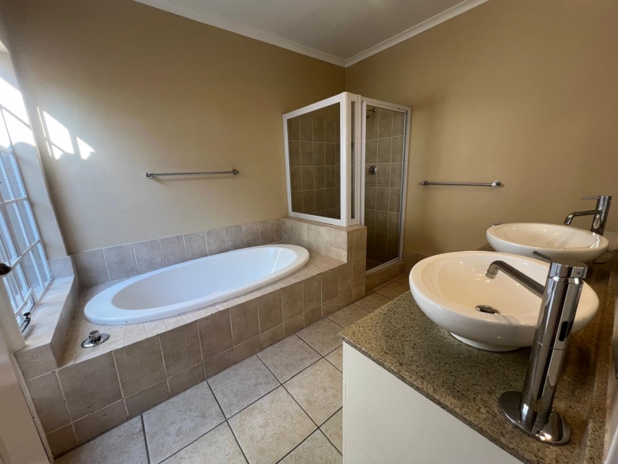 To Let 3 Bedroom Property for Rent in Morningside Gauteng