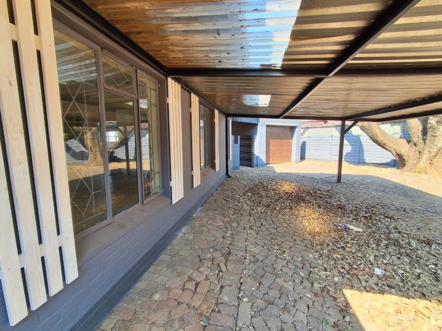 5 Bedroom Property for Sale in Three Rivers Gauteng