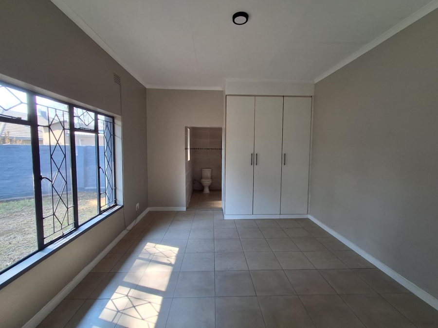 5 Bedroom Property for Sale in Three Rivers Gauteng