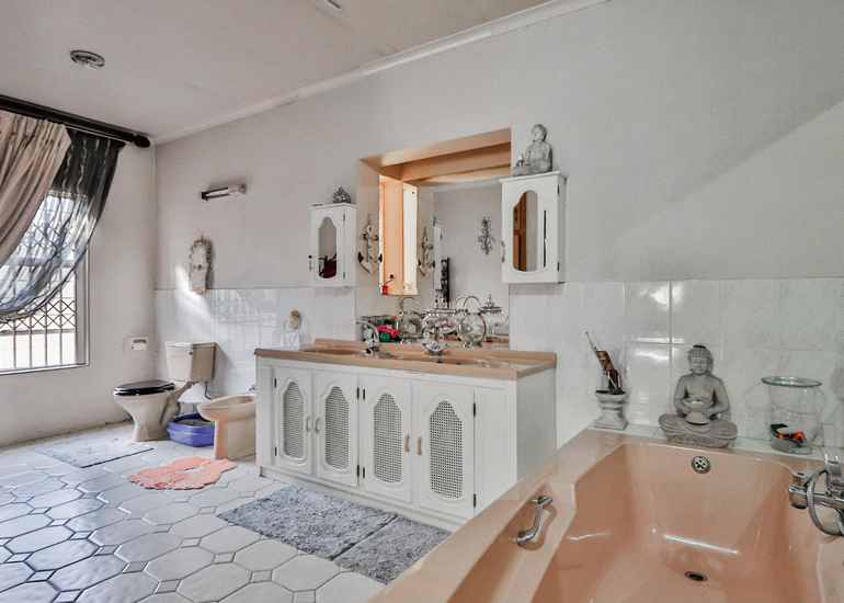 11 Bedroom Property for Sale in Largo Gauteng
