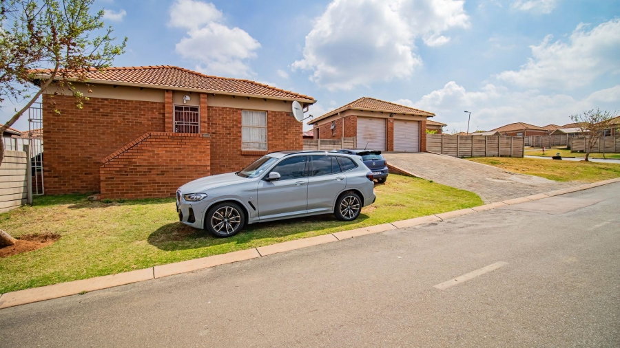 3 Bedroom Property for Sale in Thatch Hill Estate Gauteng