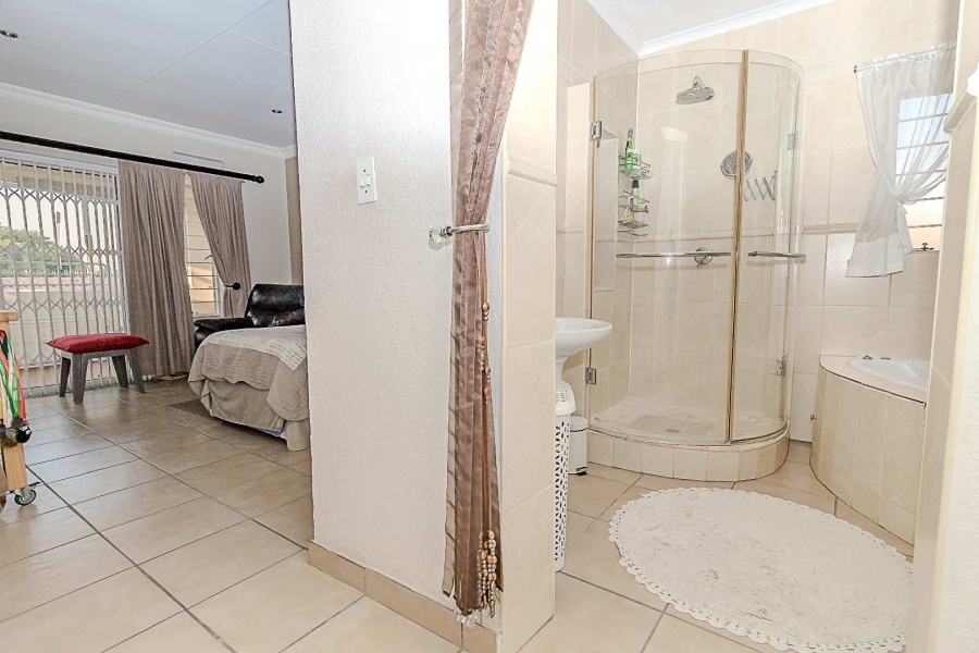 4 Bedroom Property for Sale in Weltevreden Park Gauteng