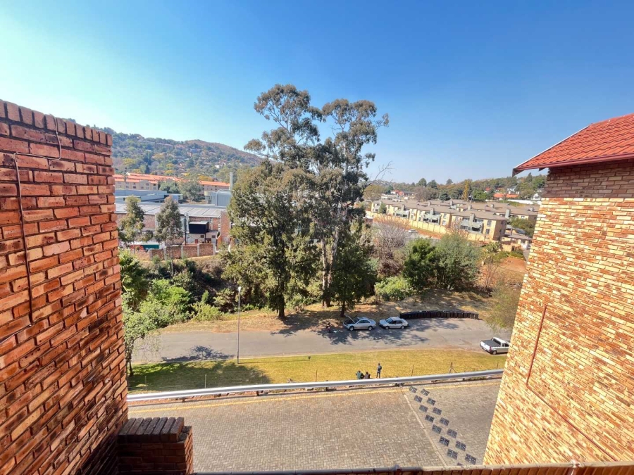 2 Bedroom Property for Sale in Helderkruin Gauteng