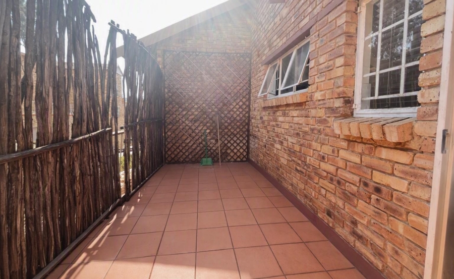 2 Bedroom Property for Sale in Helderkruin Gauteng
