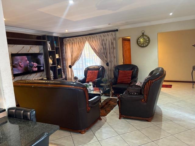 3 Bedroom Property for Sale in Dunnottar Gauteng