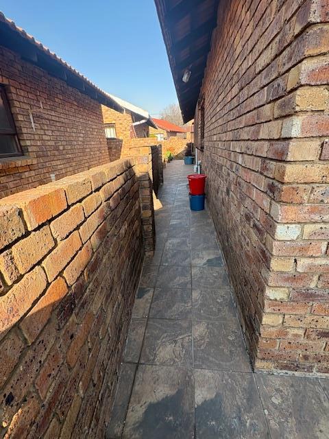 3 Bedroom Property for Sale in Dunnottar Gauteng