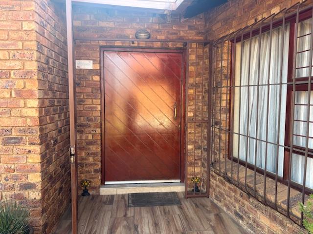 3 Bedroom Property for Sale in Dunnottar Gauteng