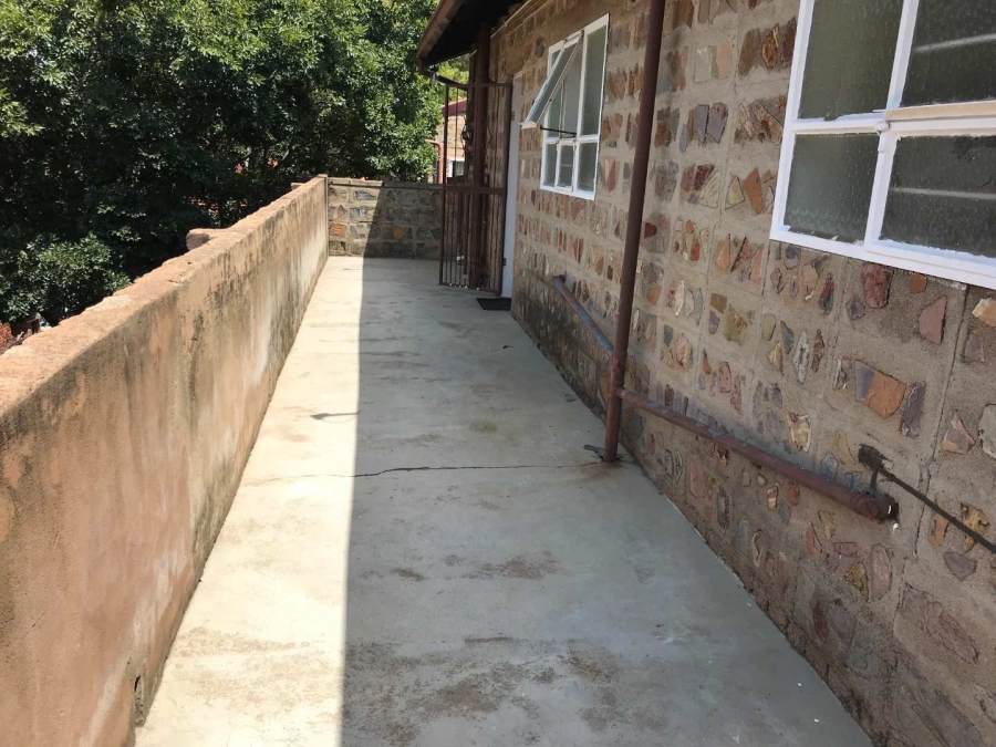 To Let 1 Bedroom Property for Rent in Windsor East Gauteng