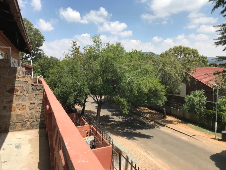 To Let 1 Bedroom Property for Rent in Windsor East Gauteng