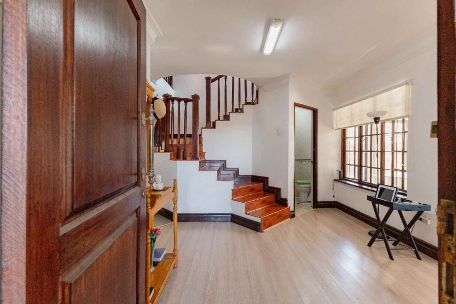 5 Bedroom Property for Sale in Erasmuskloof Gauteng