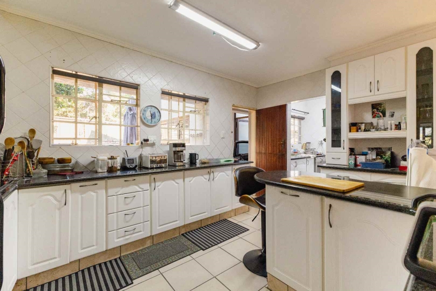5 Bedroom Property for Sale in Erasmuskloof Gauteng