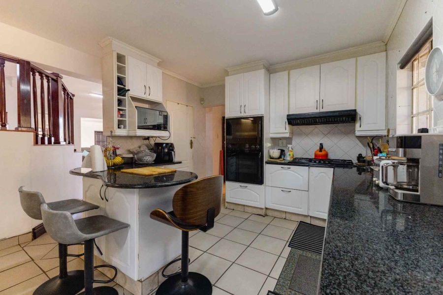 5 Bedroom Property for Sale in Erasmuskloof Gauteng