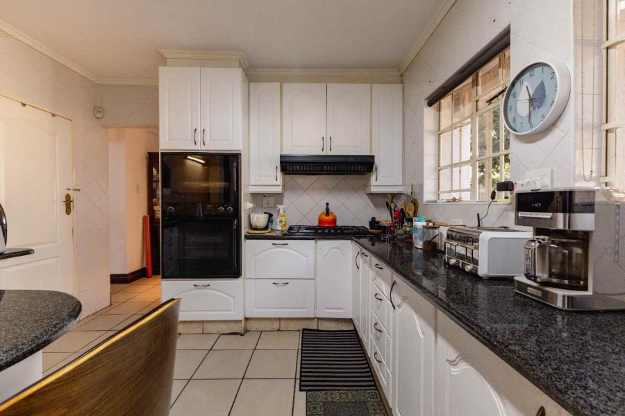 5 Bedroom Property for Sale in Erasmuskloof Gauteng