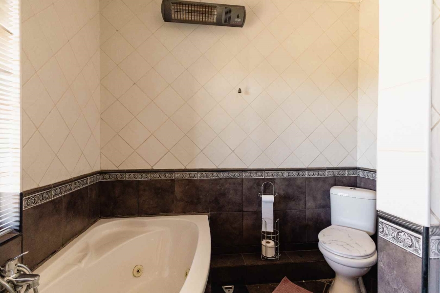 5 Bedroom Property for Sale in Erasmuskloof Gauteng