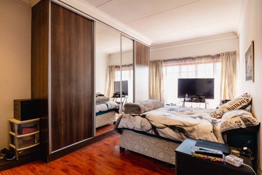 5 Bedroom Property for Sale in Erasmuskloof Gauteng