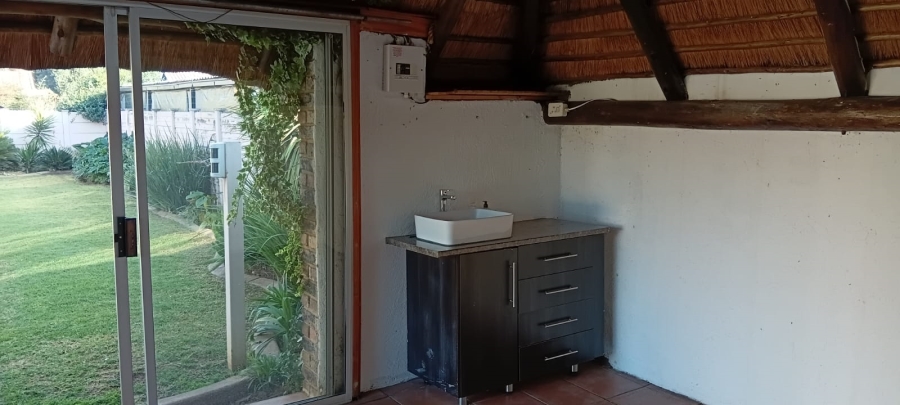 To Let 2 Bedroom Property for Rent in Risiville Gauteng