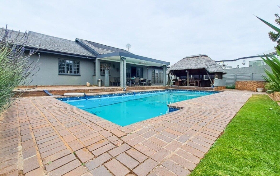 5 Bedroom Property for Sale in Bedfordview Gauteng