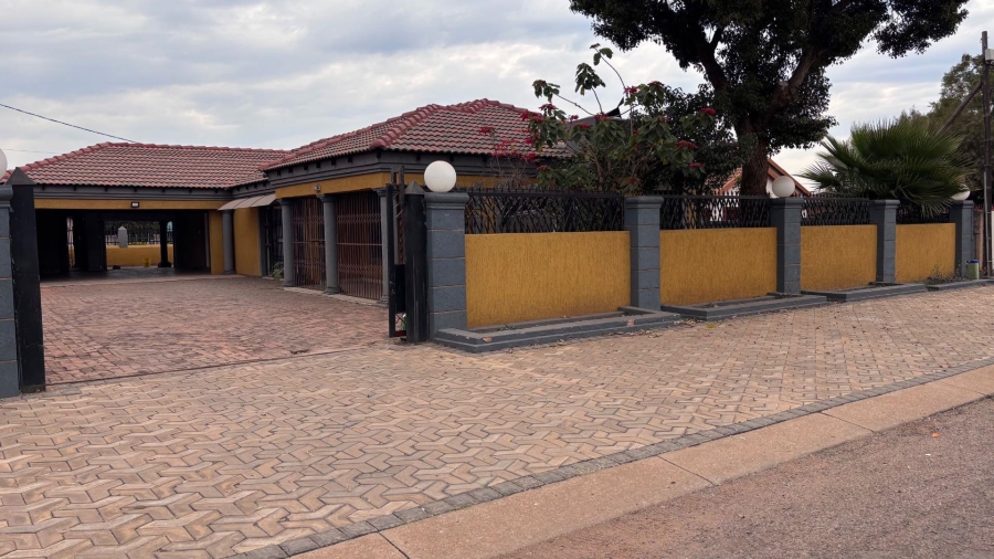 4 Bedroom Property for Sale in Ga-Rankuwa Gauteng