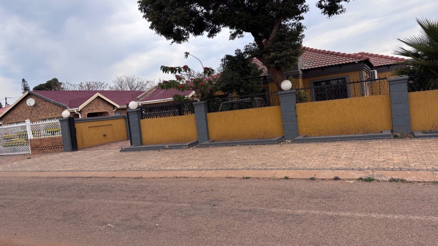 4 Bedroom Property for Sale in Ga-Rankuwa Gauteng