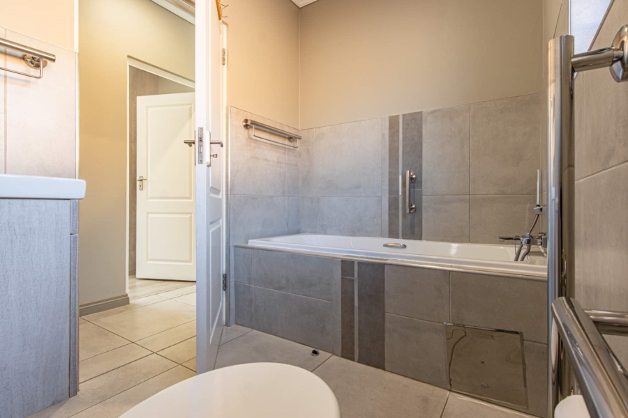 1 Bedroom Property for Sale in North Riding AH Gauteng
