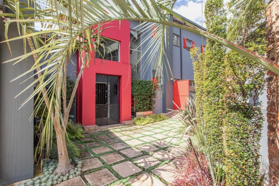 5 Bedroom Property for Sale in Featherbrooke Estate Gauteng