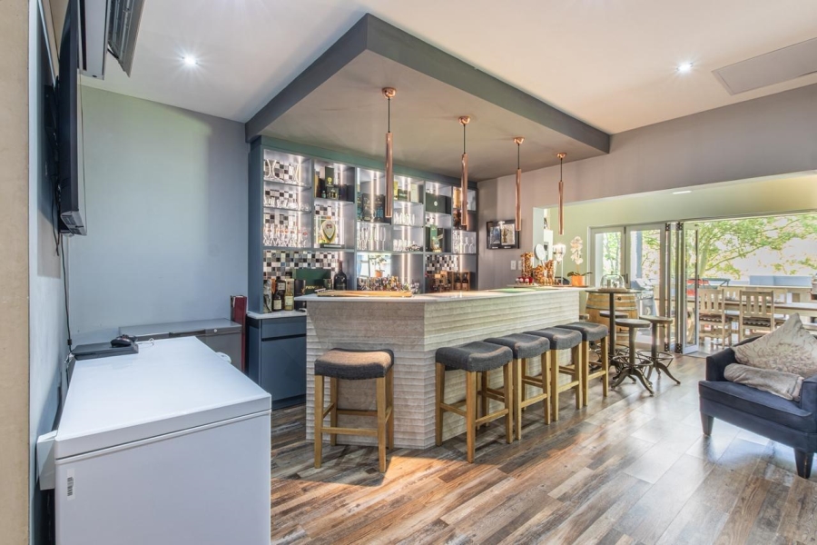 5 Bedroom Property for Sale in Featherbrooke Estate Gauteng