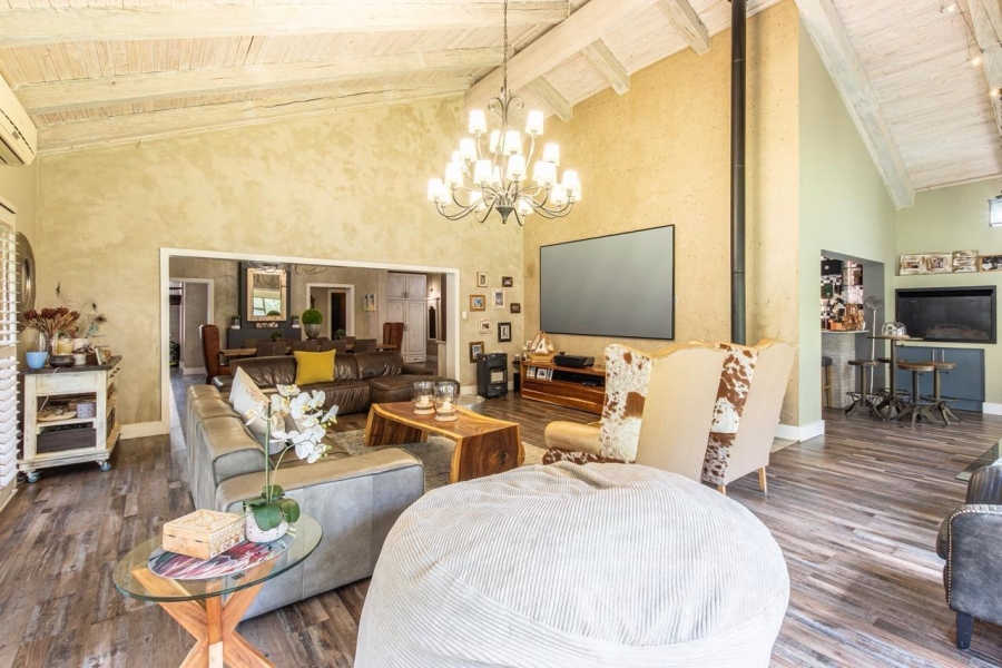 5 Bedroom Property for Sale in Featherbrooke Estate Gauteng