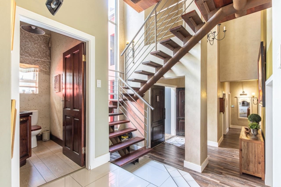 5 Bedroom Property for Sale in Featherbrooke Estate Gauteng