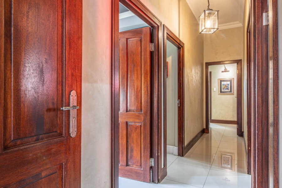 5 Bedroom Property for Sale in Featherbrooke Estate Gauteng