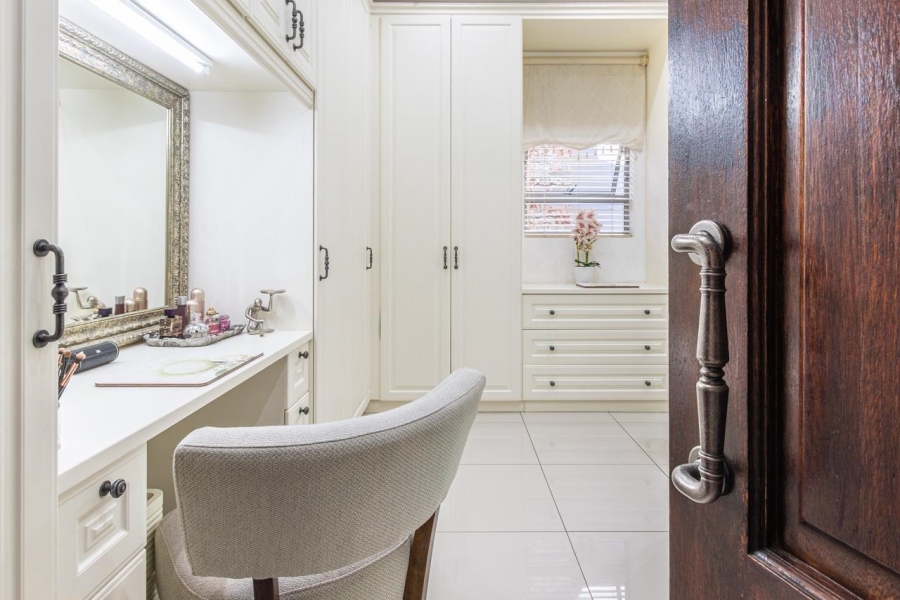5 Bedroom Property for Sale in Featherbrooke Estate Gauteng