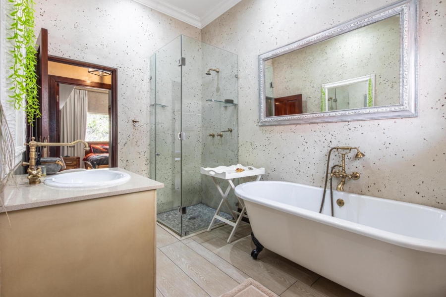 5 Bedroom Property for Sale in Featherbrooke Estate Gauteng
