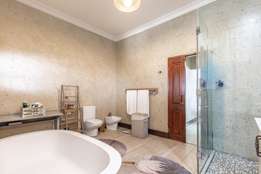 5 Bedroom Property for Sale in Featherbrooke Estate Gauteng