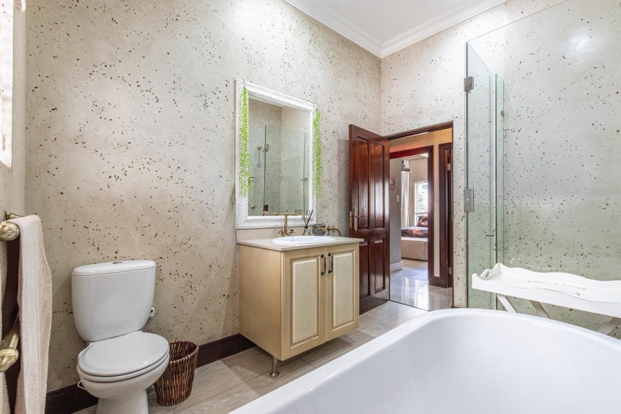 5 Bedroom Property for Sale in Featherbrooke Estate Gauteng