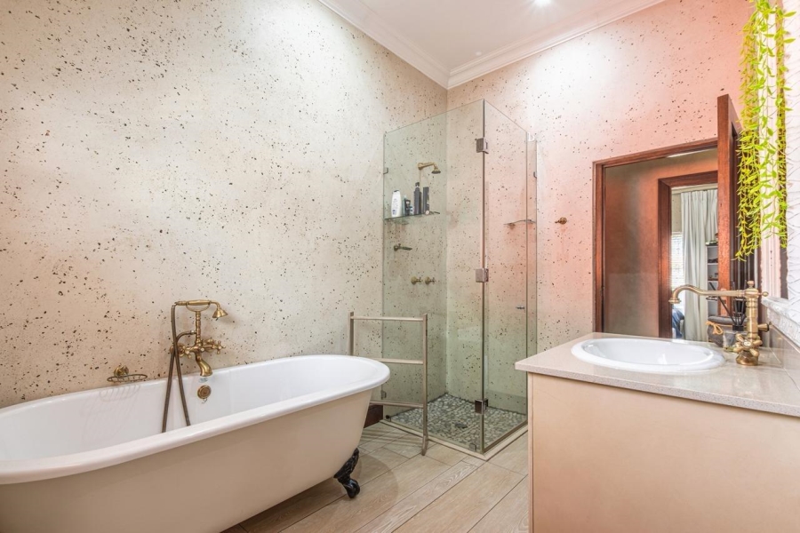 5 Bedroom Property for Sale in Featherbrooke Estate Gauteng