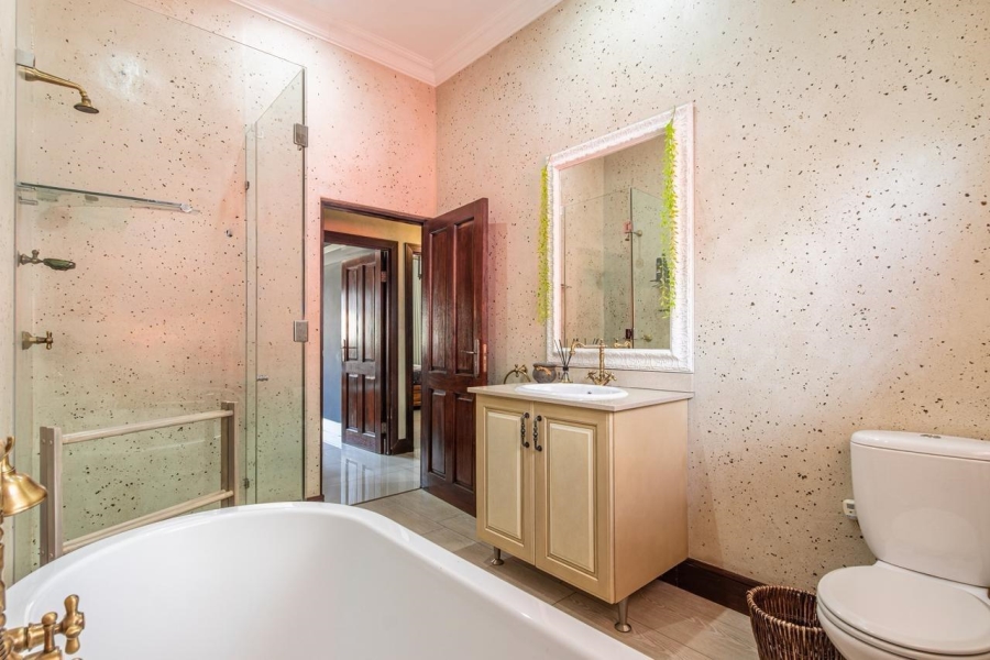 5 Bedroom Property for Sale in Featherbrooke Estate Gauteng