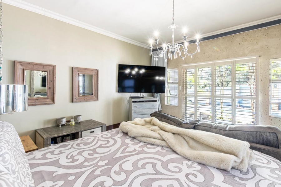 5 Bedroom Property for Sale in Featherbrooke Estate Gauteng
