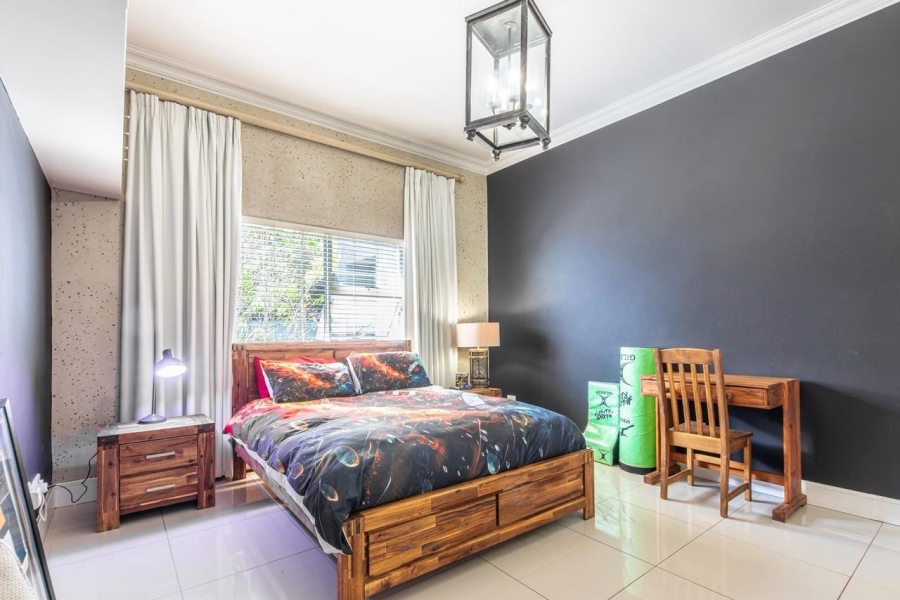 5 Bedroom Property for Sale in Featherbrooke Estate Gauteng
