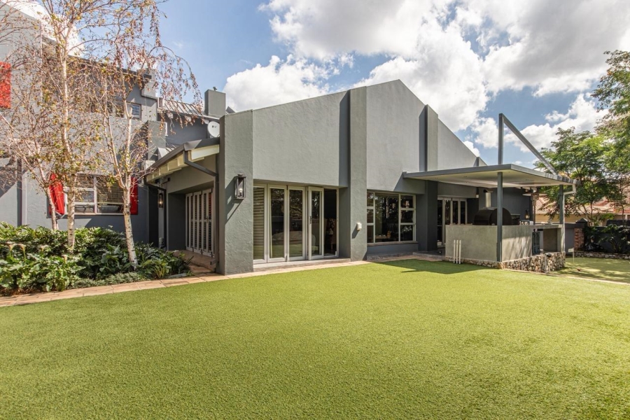 5 Bedroom Property for Sale in Featherbrooke Estate Gauteng