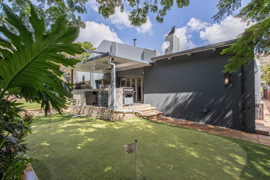 5 Bedroom Property for Sale in Featherbrooke Estate Gauteng