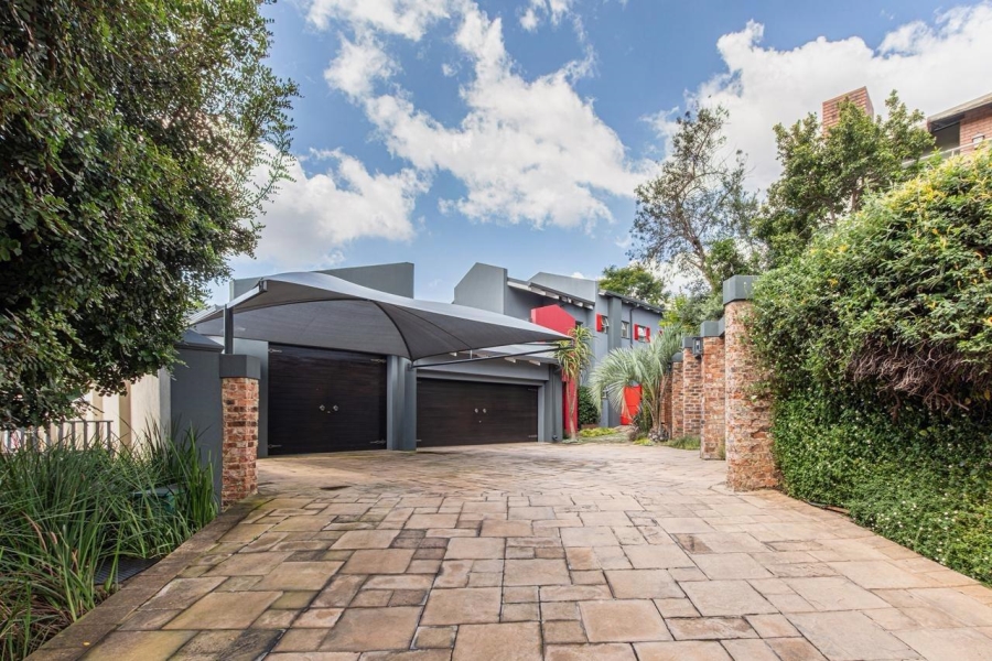 5 Bedroom Property for Sale in Featherbrooke Estate Gauteng