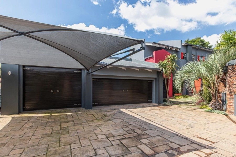 5 Bedroom Property for Sale in Featherbrooke Estate Gauteng