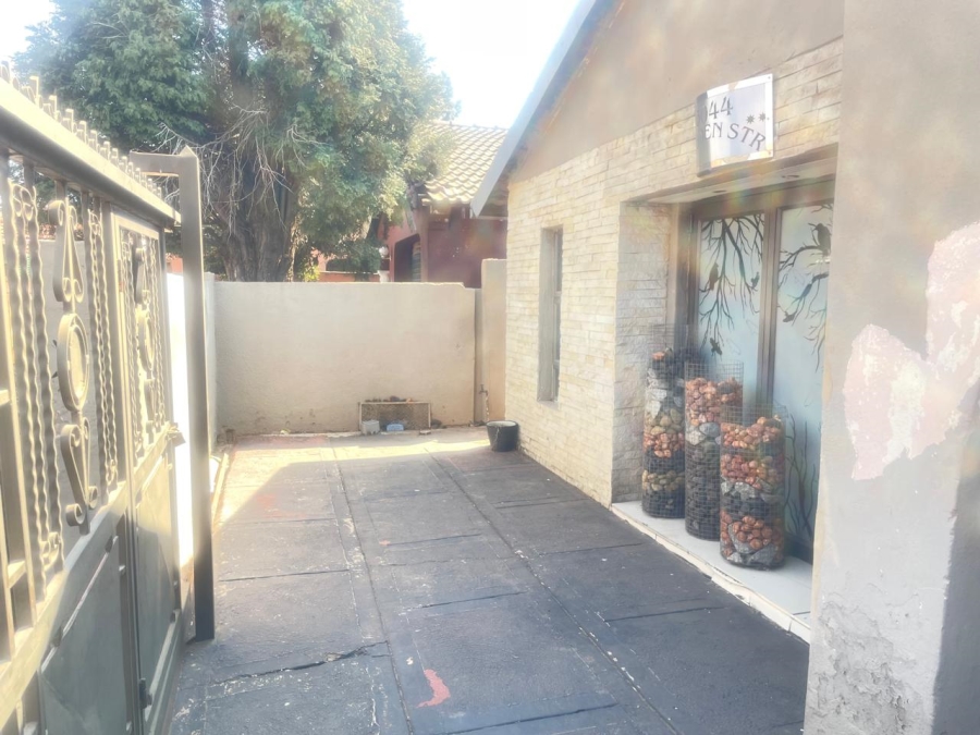 3 Bedroom Property for Sale in Protea North Gauteng