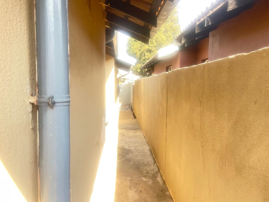 3 Bedroom Property for Sale in Protea North Gauteng