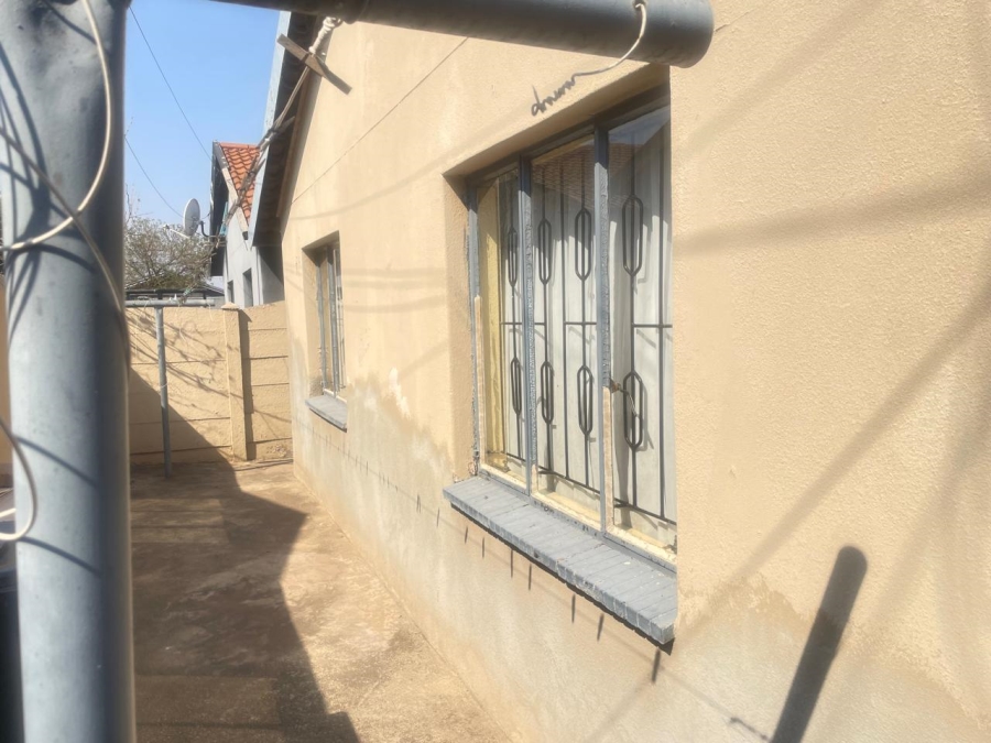 3 Bedroom Property for Sale in Protea North Gauteng