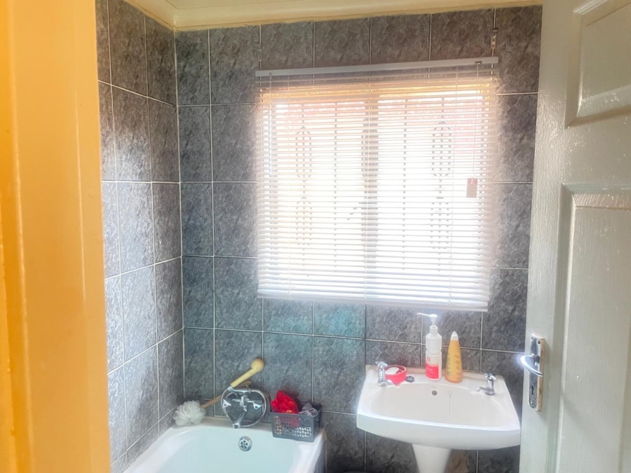 3 Bedroom Property for Sale in Protea North Gauteng