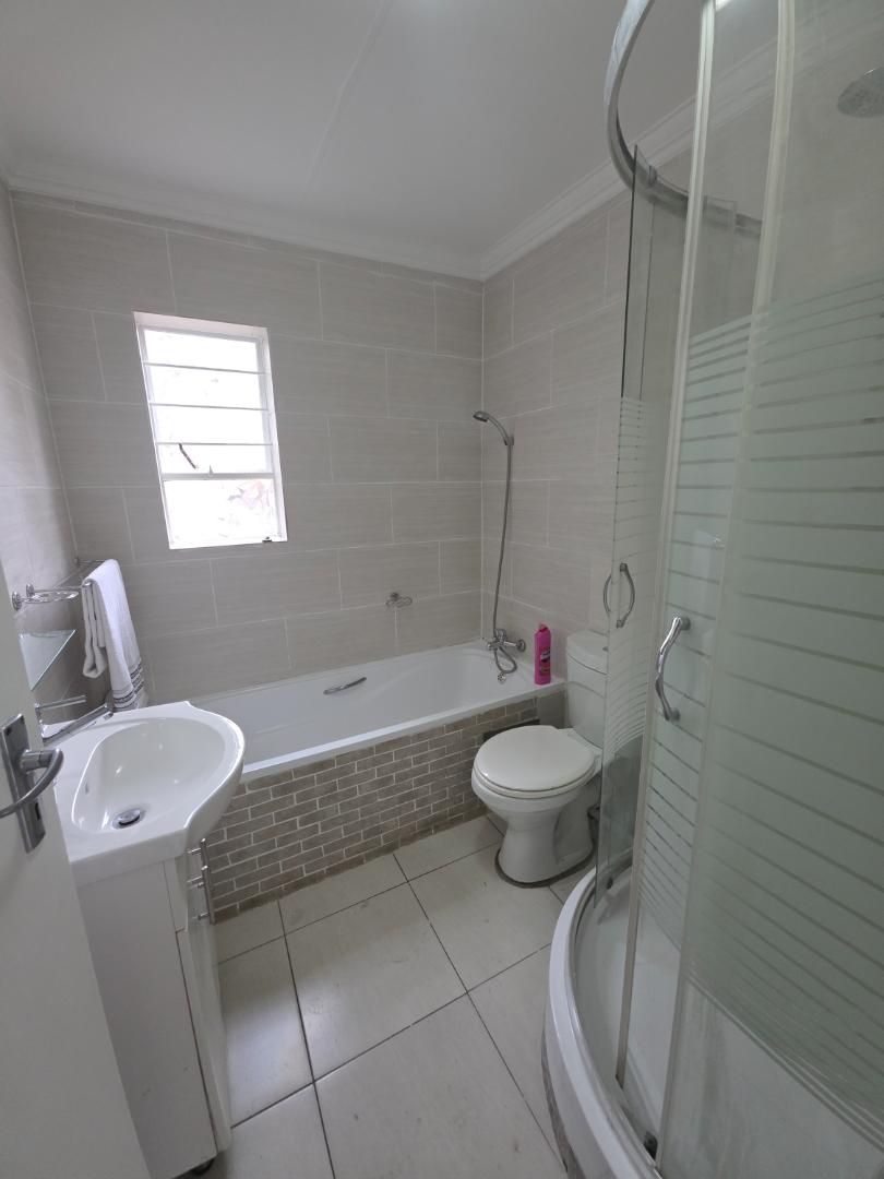 2 Bedroom Property for Sale in Benmore Gardens Gauteng