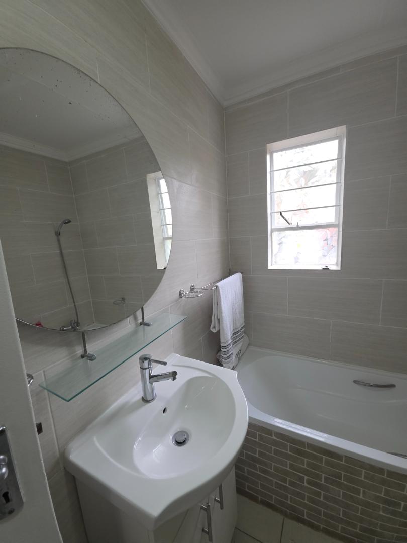 2 Bedroom Property for Sale in Benmore Gardens Gauteng