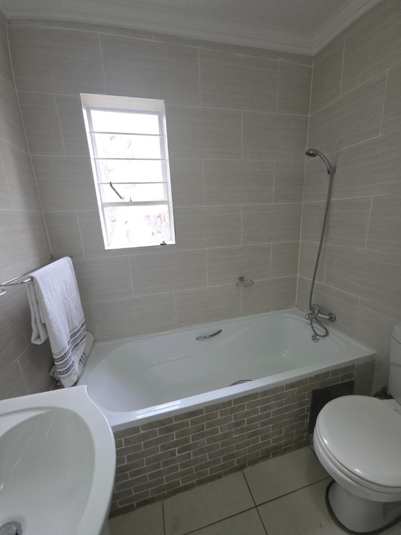 2 Bedroom Property for Sale in Benmore Gardens Gauteng